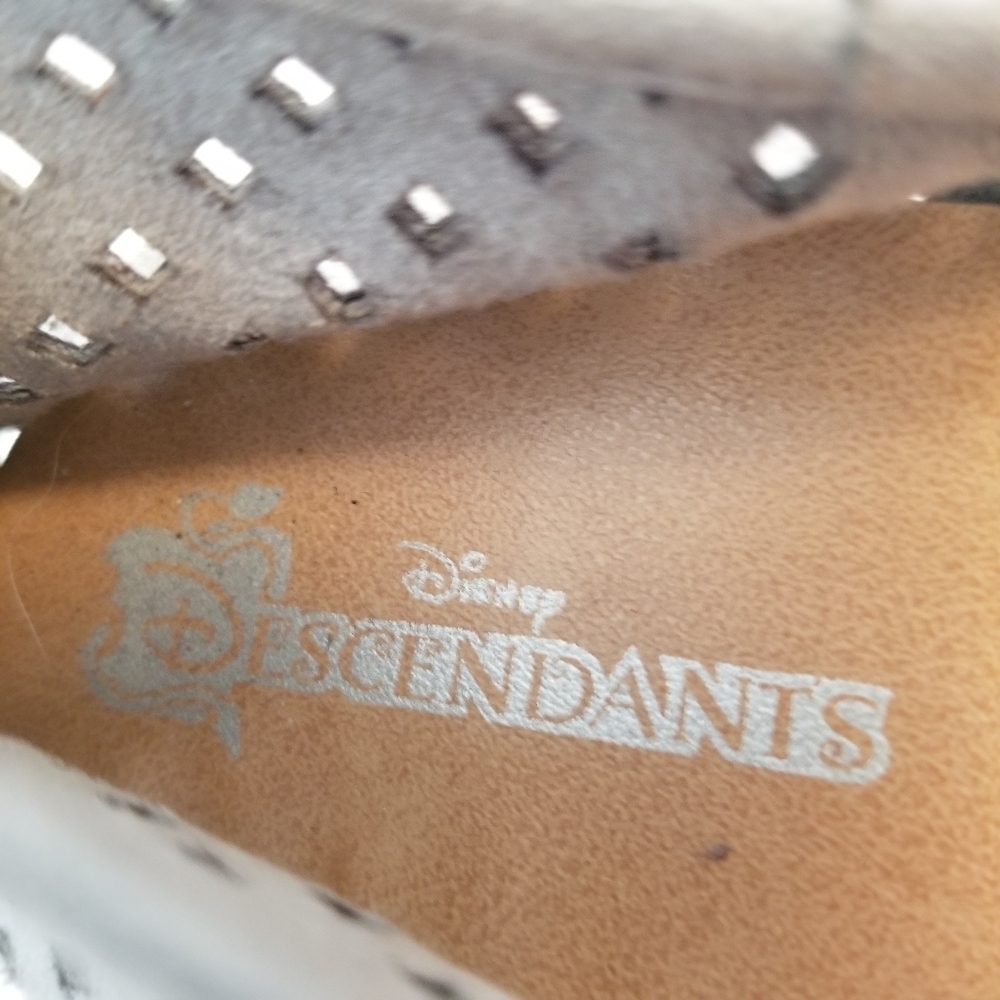 Disney Descendants Jeweled Slip Ons Size 5 Pat No 6430844 - Picture 5 of 7